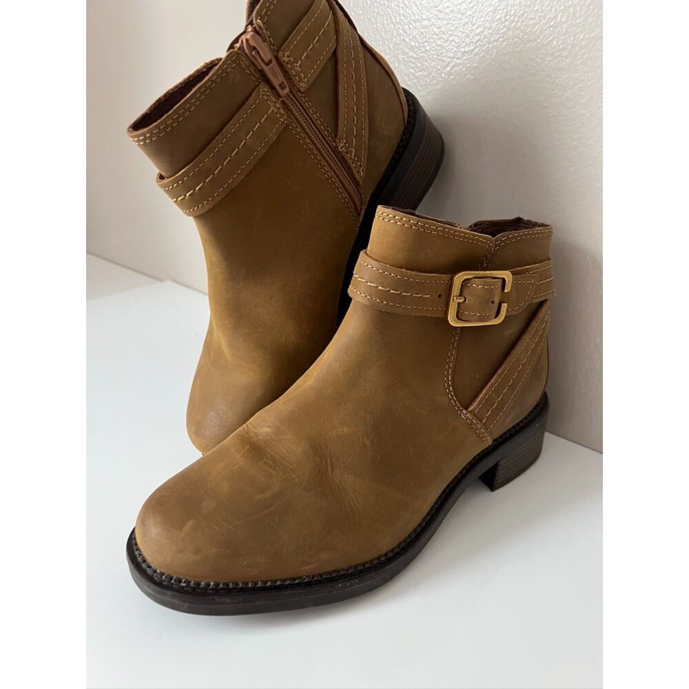 Clarks Collection Maye Strap Leather ankle boot. Size 6.5.